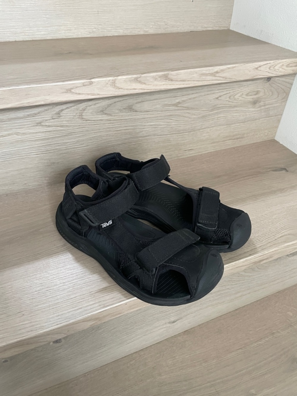 Teva Hurricane Toe Pro 2 Sandals Size 7 in Black